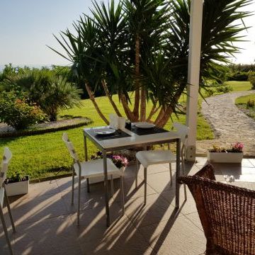 Bed and Breakfast Colle Selvotta Vasto - La colazione in giardino